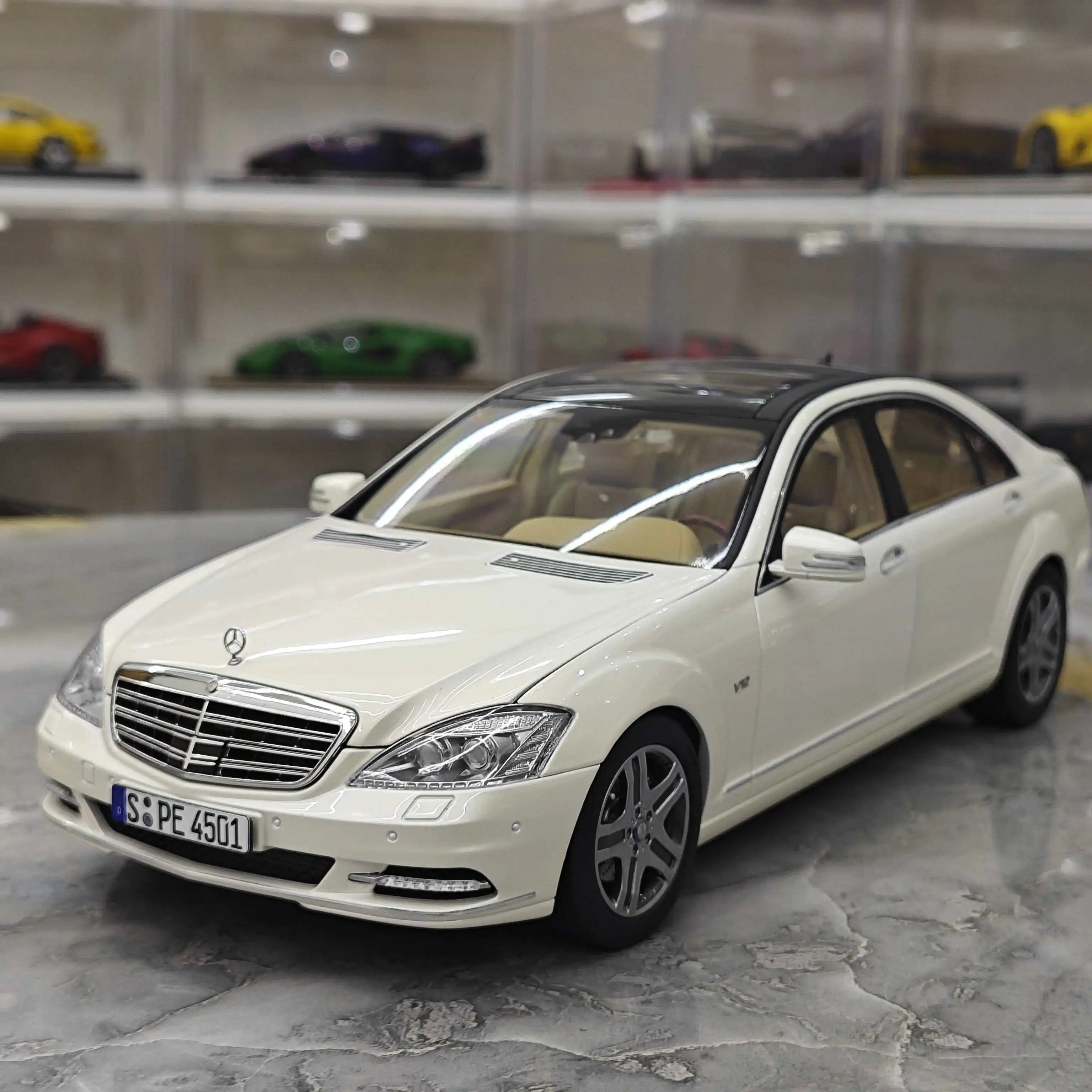 1/18 Motorhelix Model Car MH W221 S600L with Engine Set Alloy Diecast Model Full Open Room Ornament Collectible Birthday Gift