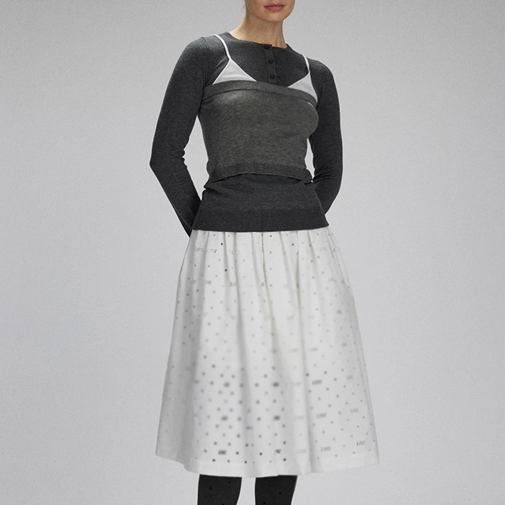 TWOTWINSTYLE Grigio Impiombato Bottoni T Shirt Donna O Collo Manica Lunga Dimagrante Falso Due Pezzi T-shirt da Donna Autunno Moda Nuovo