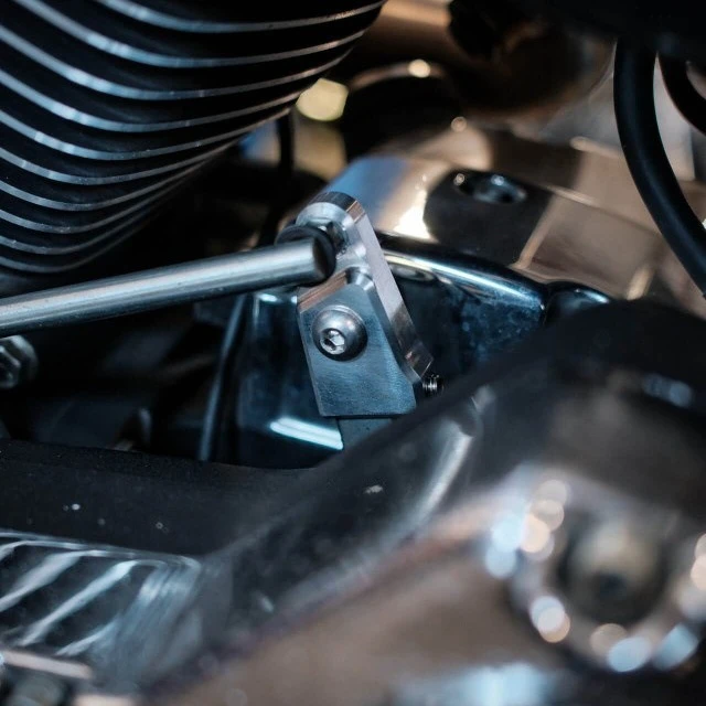 Image of Für Harley Touring Road King Street Glide FLHT Dyna Softail Fatboy Twin Cam Motorrad Schalt-Neutralgang-Assistenz-Kit aus Aluminium