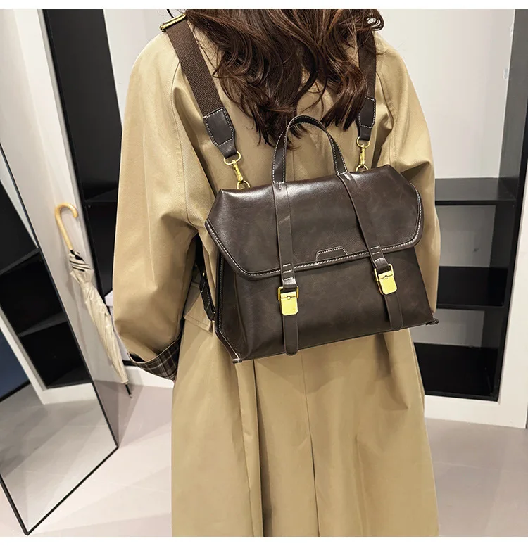 حقيبة نسائية محمولة ذات سعة كبيرة، حقيبة ظهر جديدة على الطراز الأجنبي على الطراز الكلية، حقيبة ظهر ركاب على الطراز البريطاني القديم.