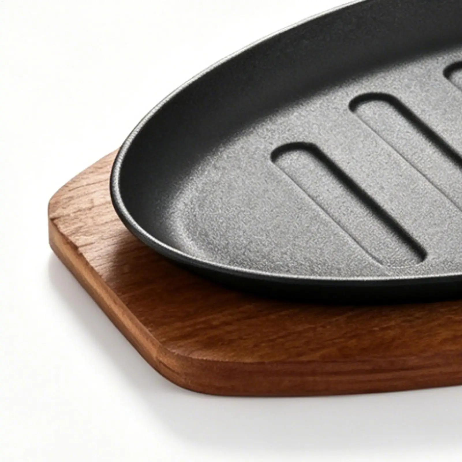 Cast Iron Oval  Shape Restaurant Barbecue Plate Steak Sizzling Hot Pan Plate with Wooden Base Teppanyaki Grilled Fish Tray view 4