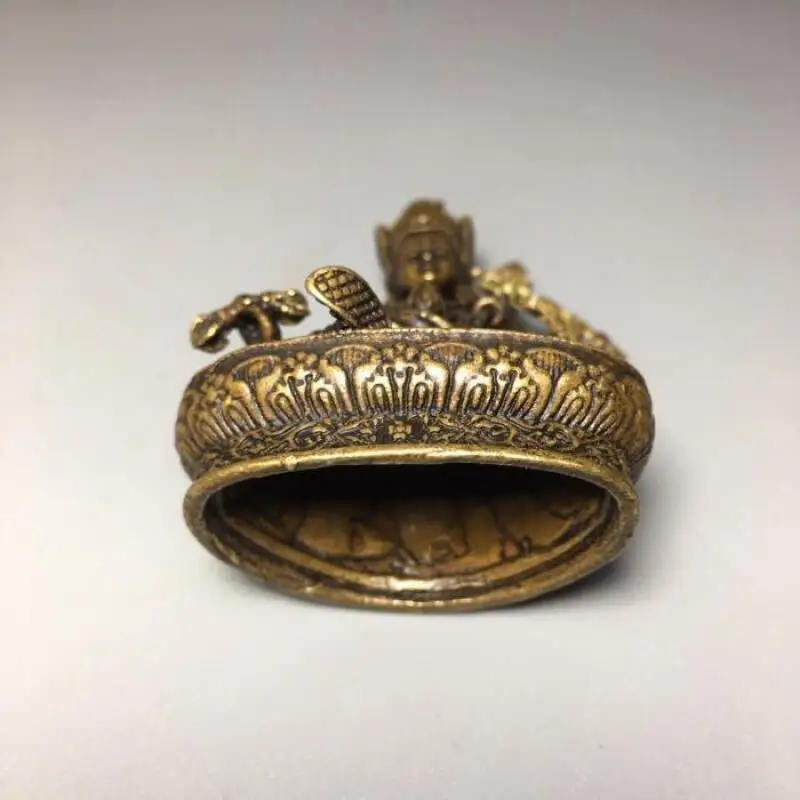 Retro Tibetan style Buddhist Statue Tantric Antique Brass mini Padmasambhava Buddha Statue Nepalese Crafts Desktop Ornament