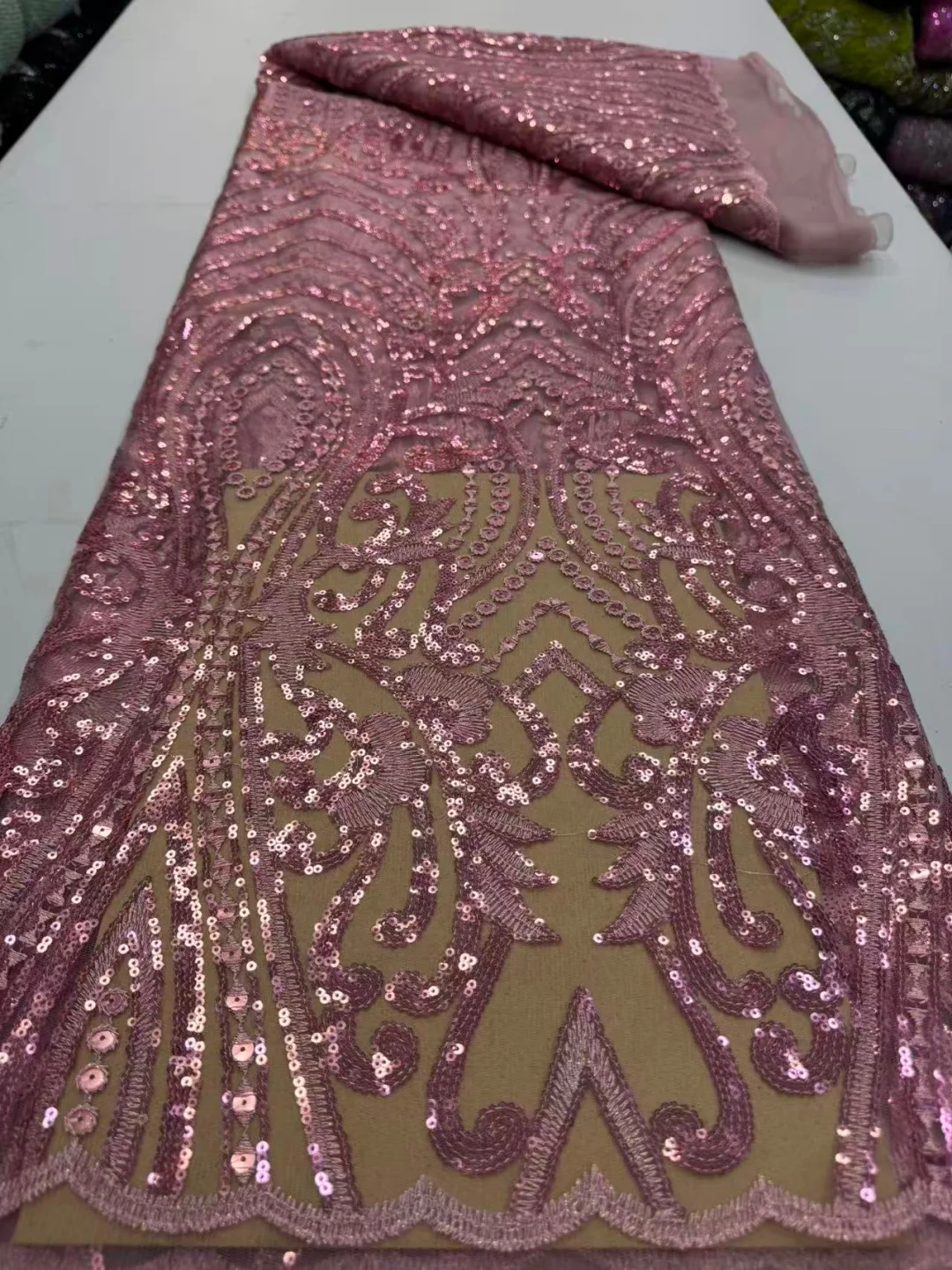 tela-de-encaje-de-tul-con-lentejuelas-africanas-nigerianas-tela-de-red-para-coser-cuentas-para-vestidos-de-fiesta-bordado-alta-calidad-5-yardas