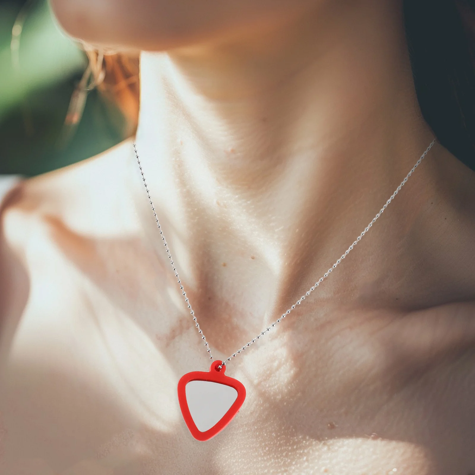 

1 Set Guitar Pick Necklace Holder Silicone Plectrum Protector Compact Bass Picks Sleeve Stainless Steel Replaceable Accessory