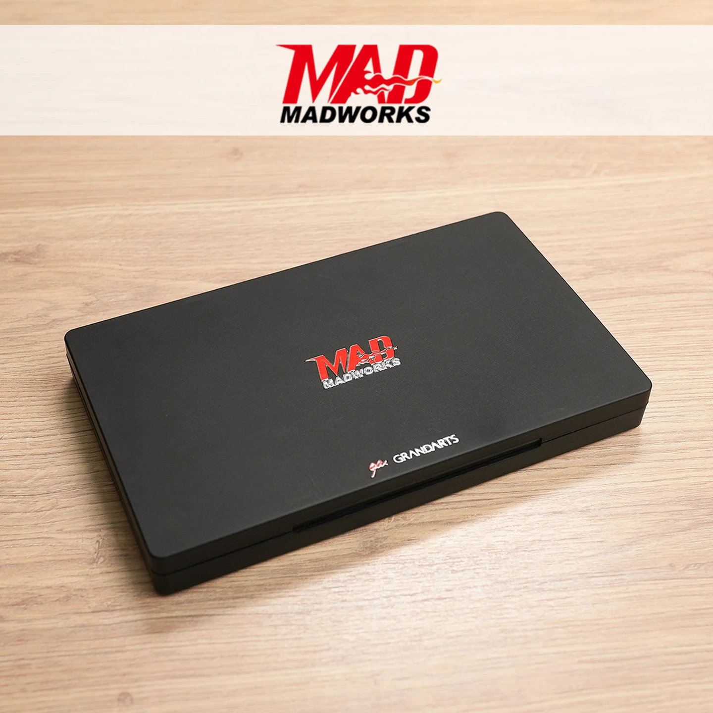 

Mad Works Modeling Tool, Hand-applied Water-based Paint Coloring, Double-sided Moisturizing Palette