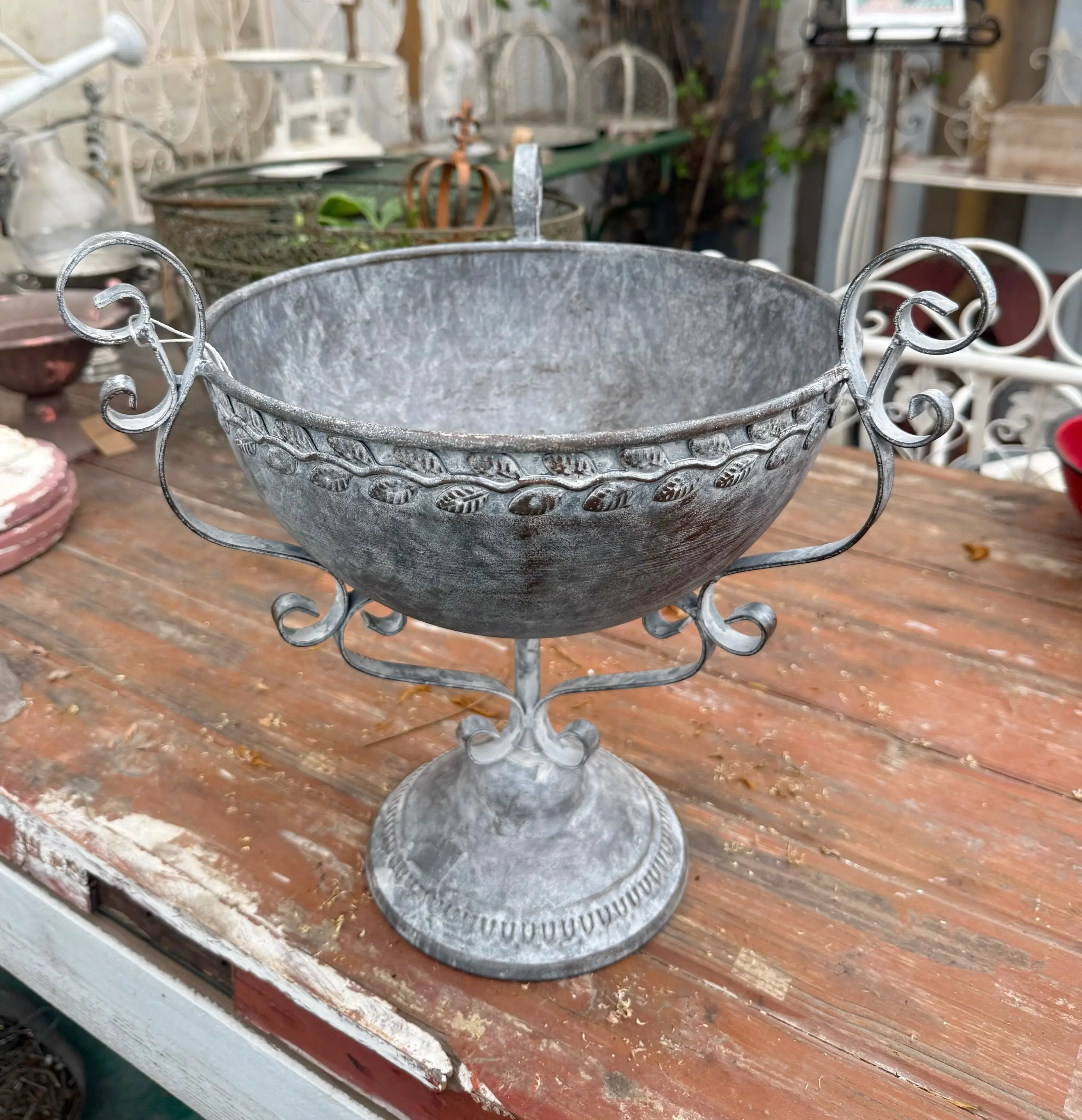 Garden Groceries Thick Iron Stereo Lace Trophy Pot Caliber 26 High 32