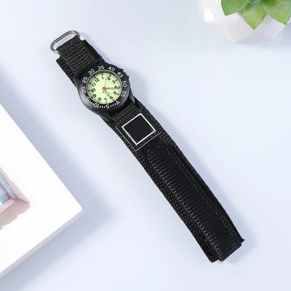 Watch Stylish Black Waterproof Quartz Wristwatch Nylon Band Suitable for Gifts and Souvenirs Watch for