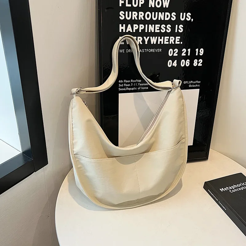 Bolsa mensageiro de ombro versátil feminina, bolsa de bolinho de grande capacidade, design de nicho, moda verão, versão coreana, novo, 2024