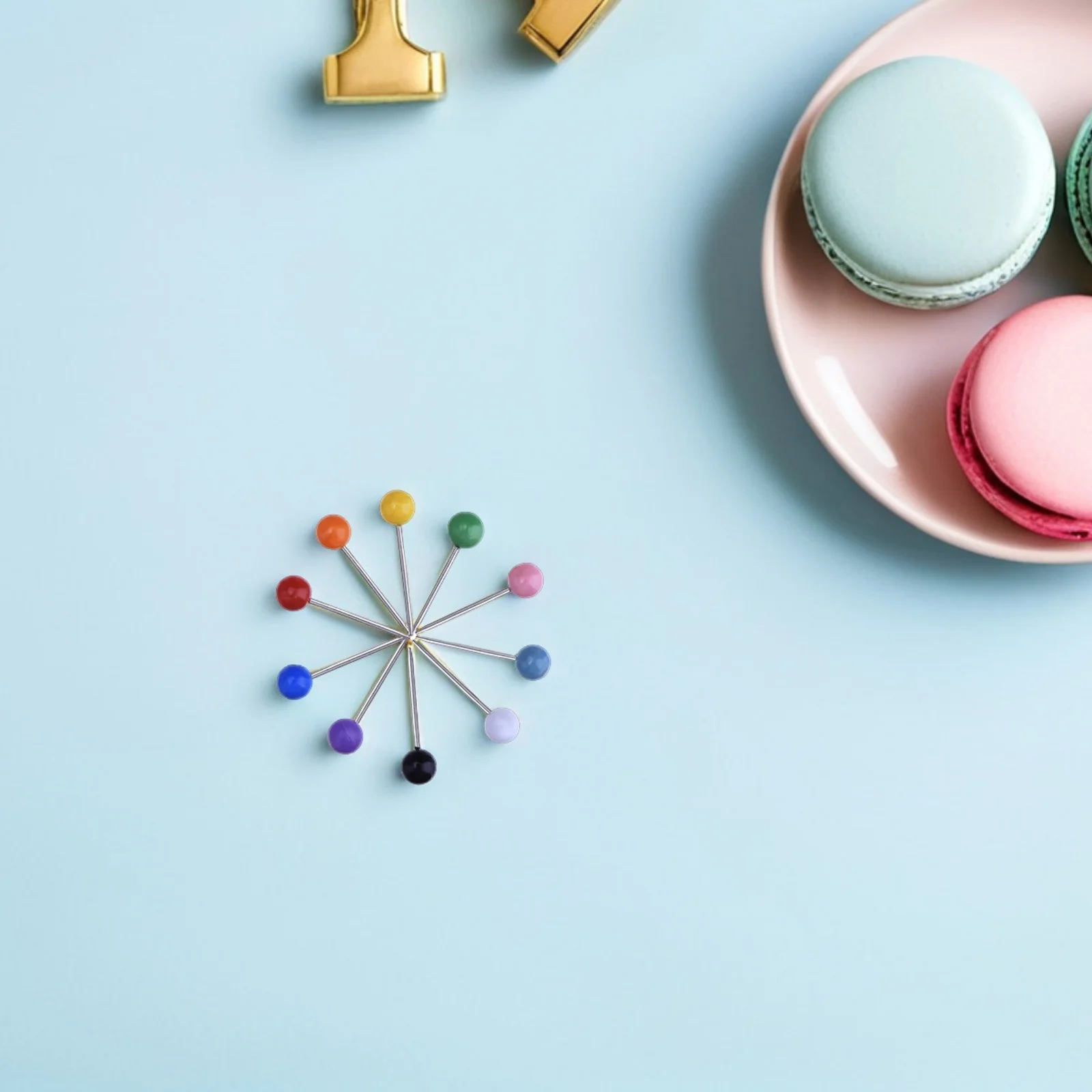 

1000Pcs Plastic Circular Push Pins Decorative Metal Thumb Tacks for Bulletin Board Office School Map Marking Organization Tools