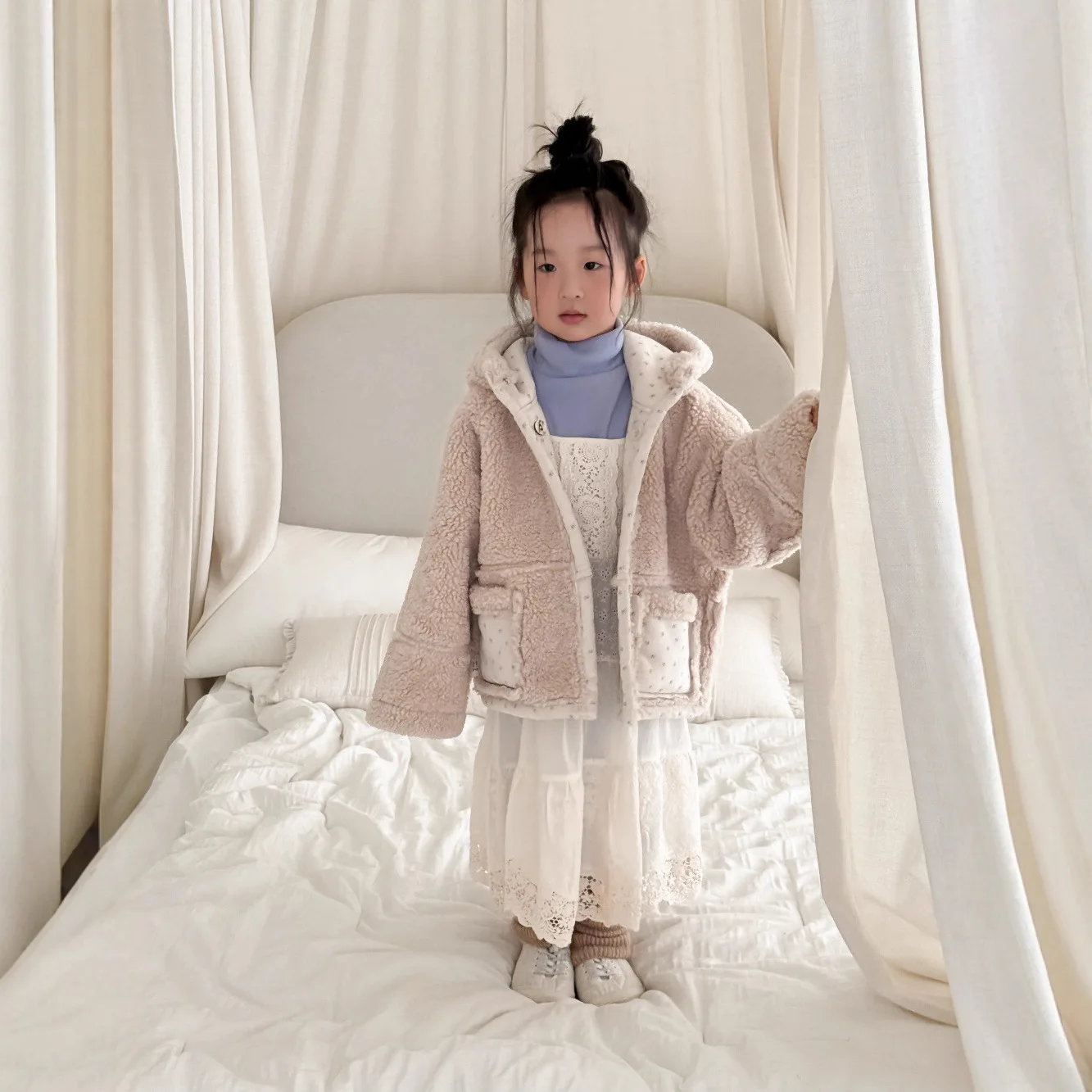 

Children's cotton jacket 2025 winter girls' Korean version thick lamb wool jacket, wearing hooded cotton jacket on both sides