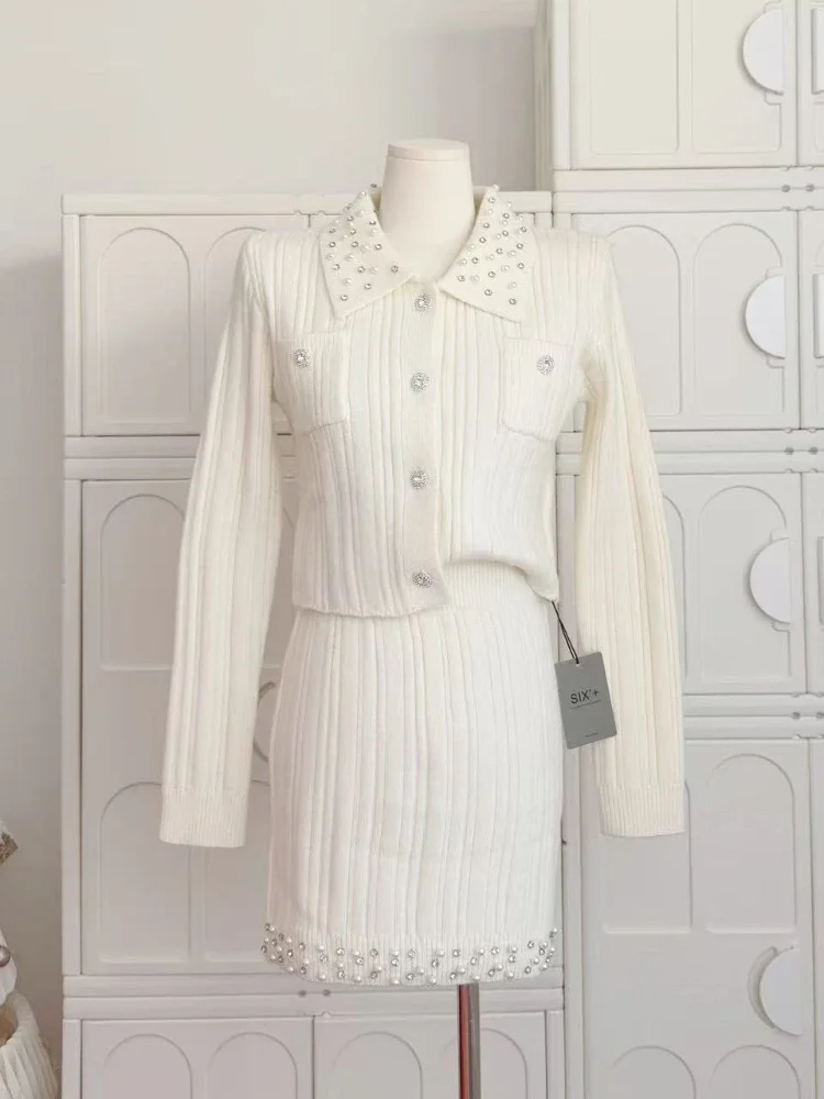 

Spring France Elegant High End Knit 2 Piece Set Women Pearls Button Single Breasted Cardigan+Ruched Mini Skirts Office Lady Suit