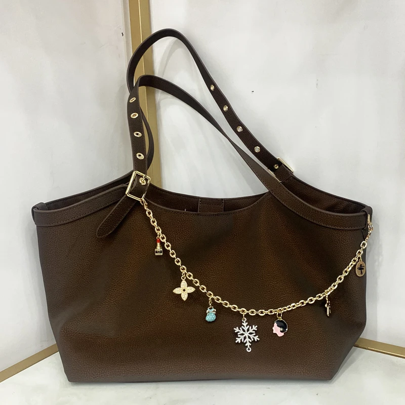 

Винтажные сумки-тоут для женщин, роскошные дизайнерские сумки, кошельки, новинка 2025 года, с цепочкой из искусственной кожи, мультяшным металлическим листом, верхней ручкой, подмышками, плечами