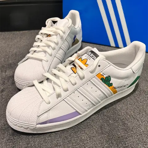 ADIDAS 오리지널 슈퍼스타 남녀공용 클래식 쉘 토 스니커즈, 흰색 신발, GX2179