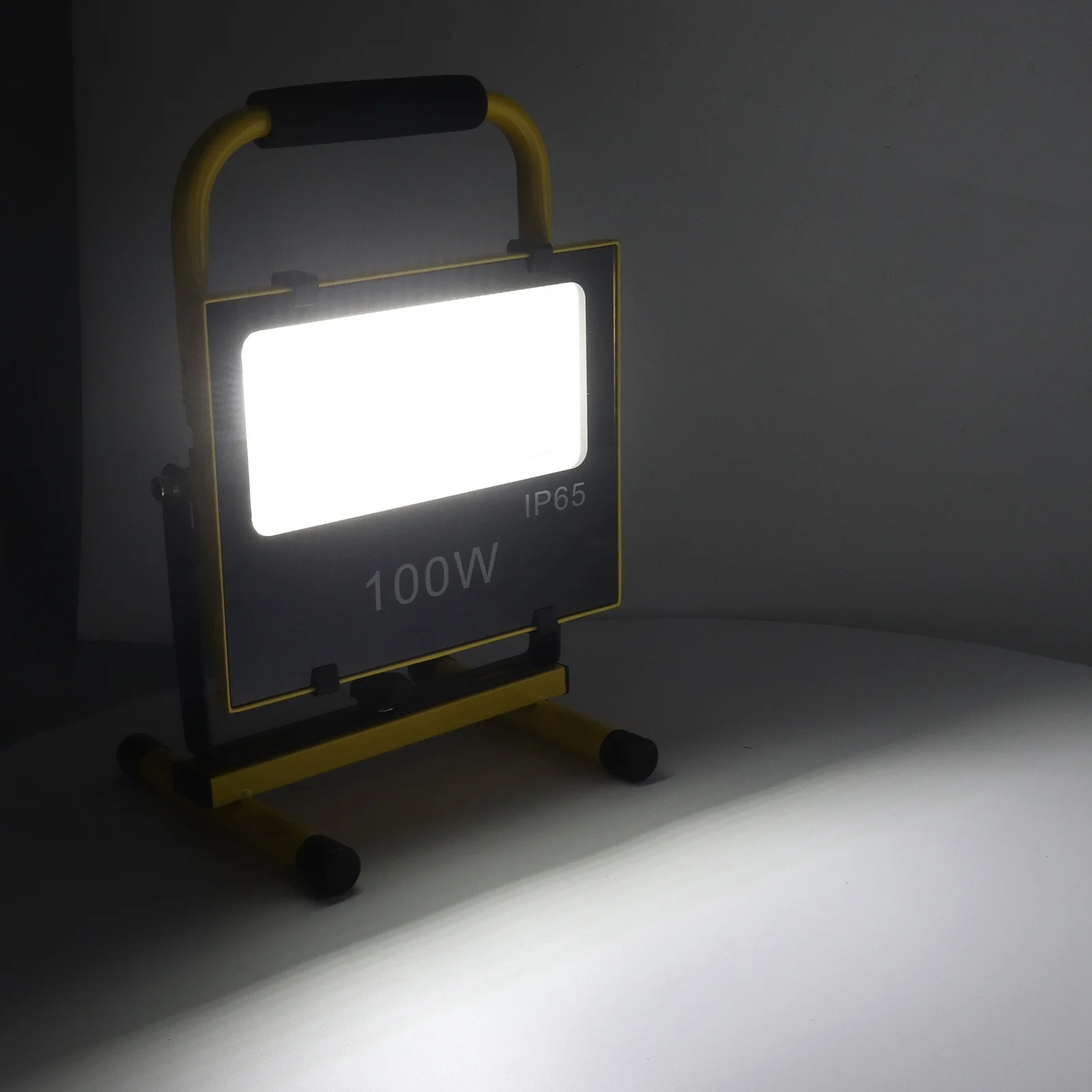 Outdoor Flood Light Rechargeable LED Light IP65 Waterproof Portable Lamp AC100‑240V 100W 9000LM 6500K Rechargeable LED Light