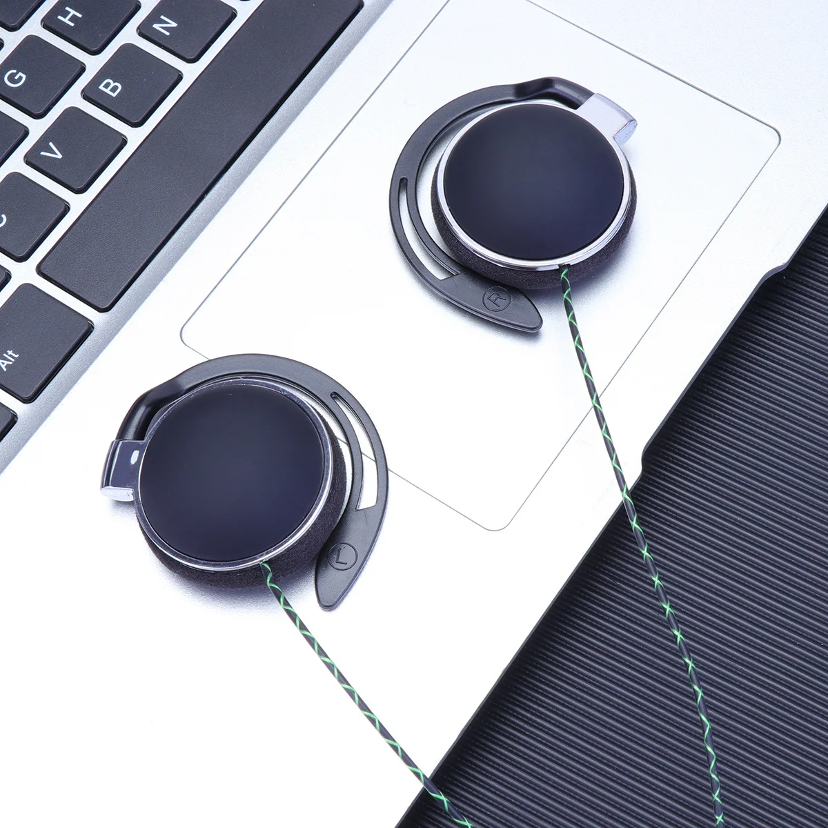 سماعة أذن رياضية سوداء - سماعة أورال خفيفة الوزن مقاومة للعرق ومضادة للمطر وتقليل الضوضاء وسلك مرن عالي مريح طويل