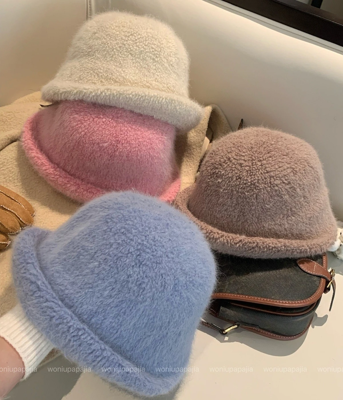 2025 السنة الجديدة الأرنب الفراء أفضل قبعة المرأة الخريف والشتاء الباردة واقية مجعد قبعة بحافة الدافئة الأبيض أفخم حوض قبعة