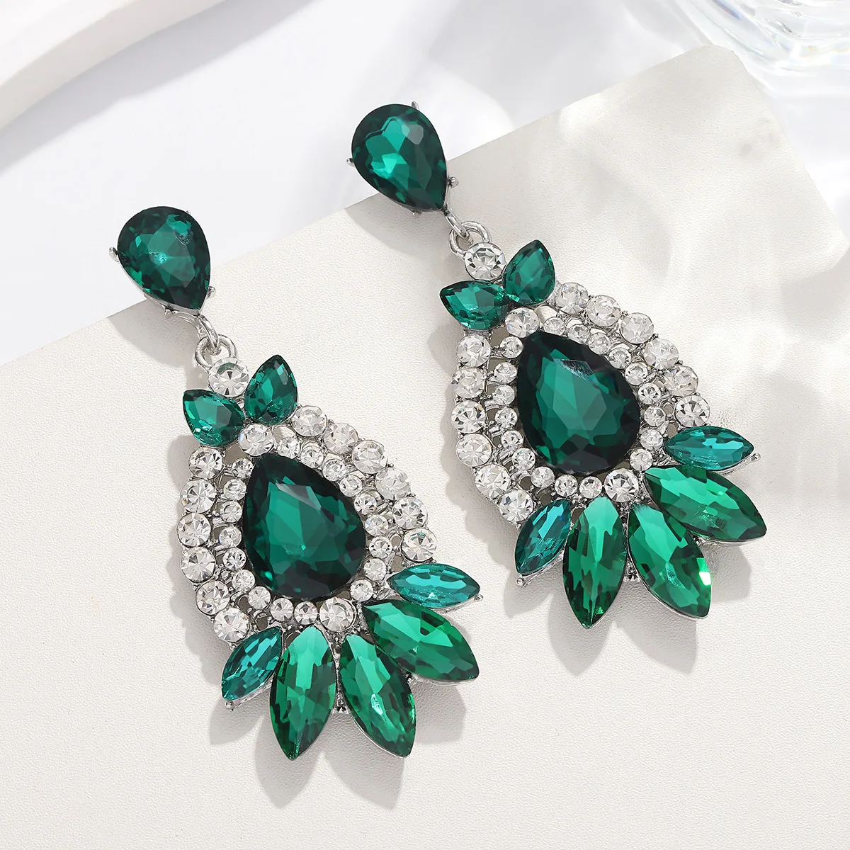 Luxury Colorful Emerald jewellery Women's Earrings Retro Leaves Crystal High Quality Feeling Long Earrings for women Jewelry