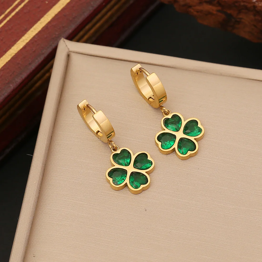 

Green Crystal Lucky Clover Charm Choker Fashion Jewelry Golden Stainless Steel Collar Necklace Set Women Girls Gift