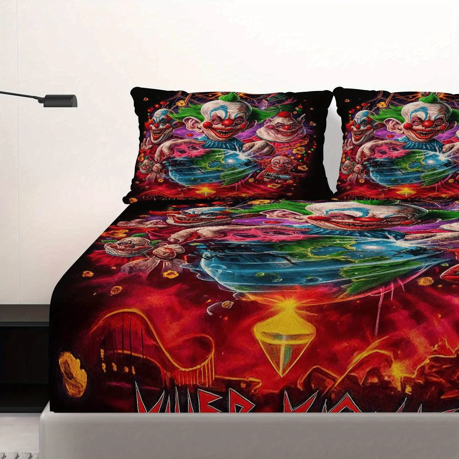 Horror Clown Bed Sheet Elastic Fitted Sheet Three-Piece Set Halloween Breathable Comfortable Mattress Protector Breathable Polyester Material (includes 1 fitted sheet + 2 pillowcases) Mattress Protector Elastic Fitted Style Protective Cover Mattress Cover, Fitted Sheet Style Bedding Christmas Theme Bedding