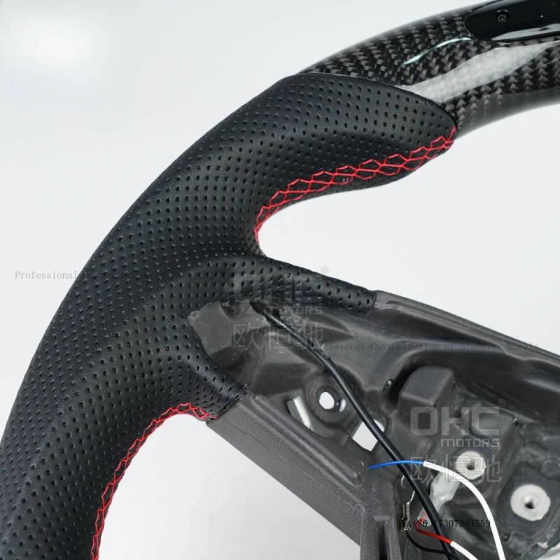 Suitable for 15-18 Mercedes-Benz W205 steering wheel modification to a high-end carbon fiber LED flat-bottom car steering wheel