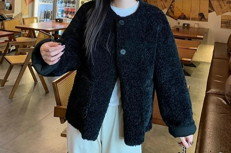 เสื้อโค้ทขนสัตว์สไตล์ลำลองแบบหลวมๆ รุ่นใหม่ ฤดูใบไม้ร่วง-ฤดูหนาว ปี 2025 เป็นมิตรกับสิ่งแวดล้อม