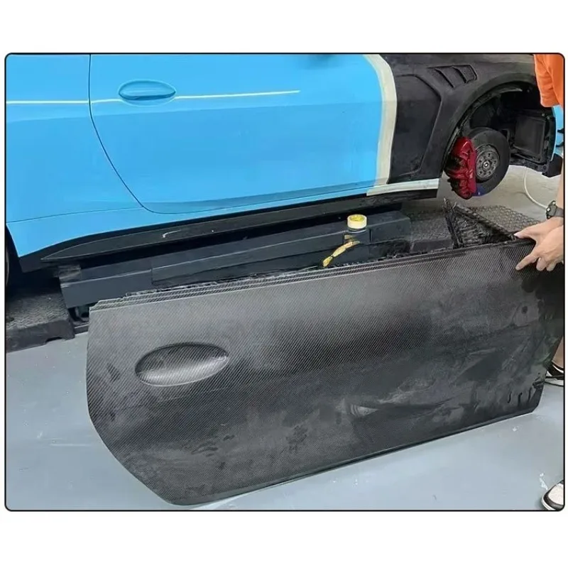 أبواب سيارة من ألياف الكربون الجافة الحقيقية عالية الأداء مناسبة للوحة باب ألياف الكربون الجافة BMW M4 G82