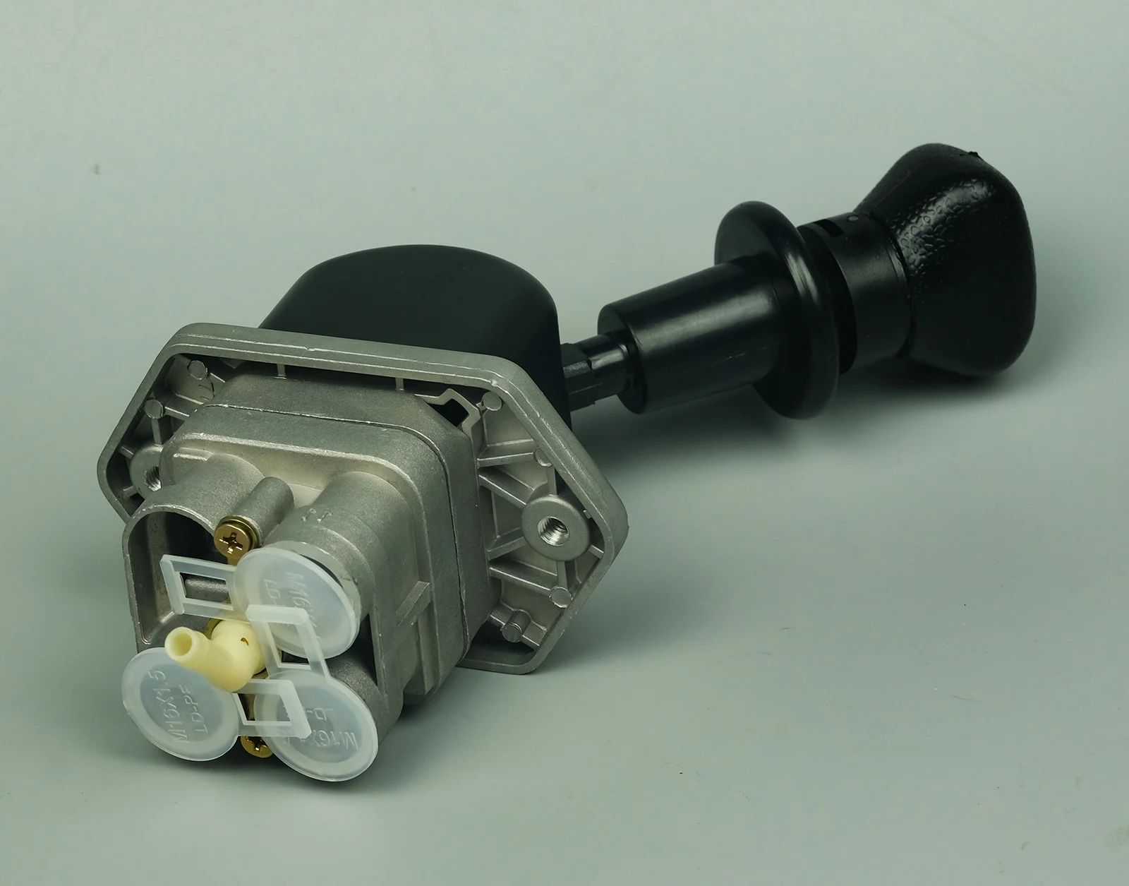 OE 9617231110 1518236 85500014558 5010251112 5021170422 597107C720  truck D-A-F MAN RenauIt Hand Brake Valve