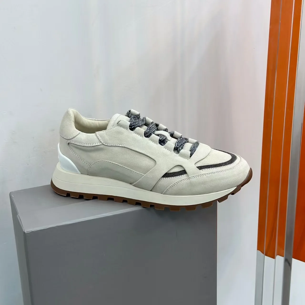 

Новые европейские женские кроссовки 2026 года из натуральной замши, дышащие, на платформе, класса люкс, дизайнерский стиль