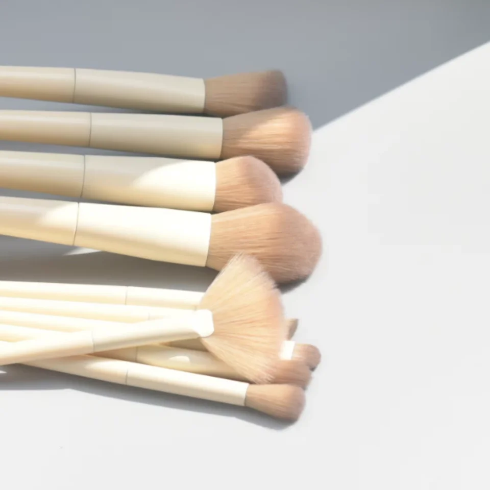Set de Brochas de Maquillaje Suaves y Esponjosas para Sombras, Base, Polvo, Rubor y Difuminado para Mujeres 6