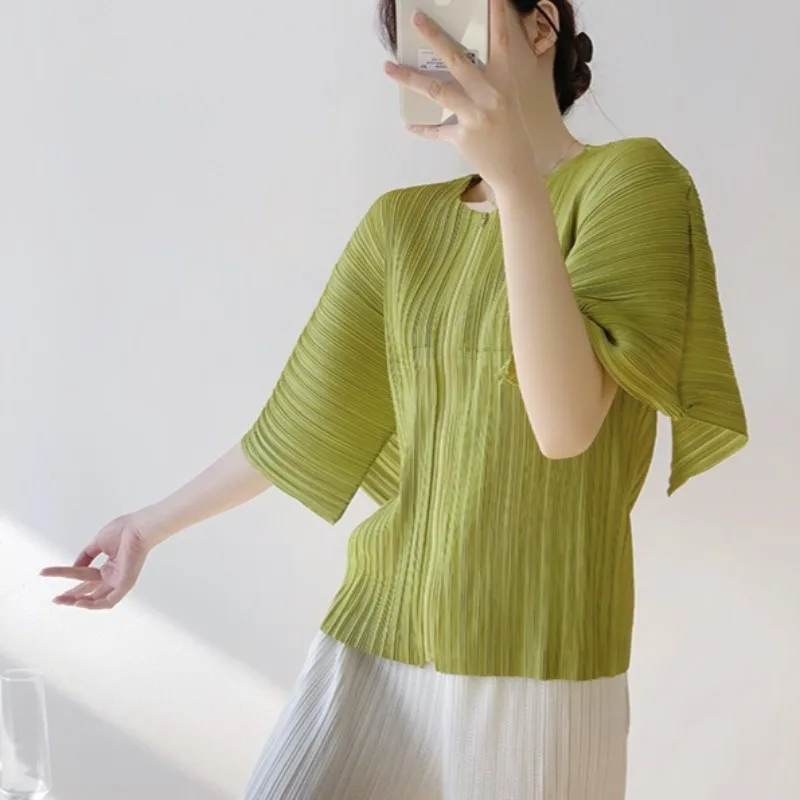  Pleated T-Shirt 2026 New Jacket with Loose Pleated Design Zip-Up Short-Sleeve Top Cardigan Simple Stretch Women's Wear
