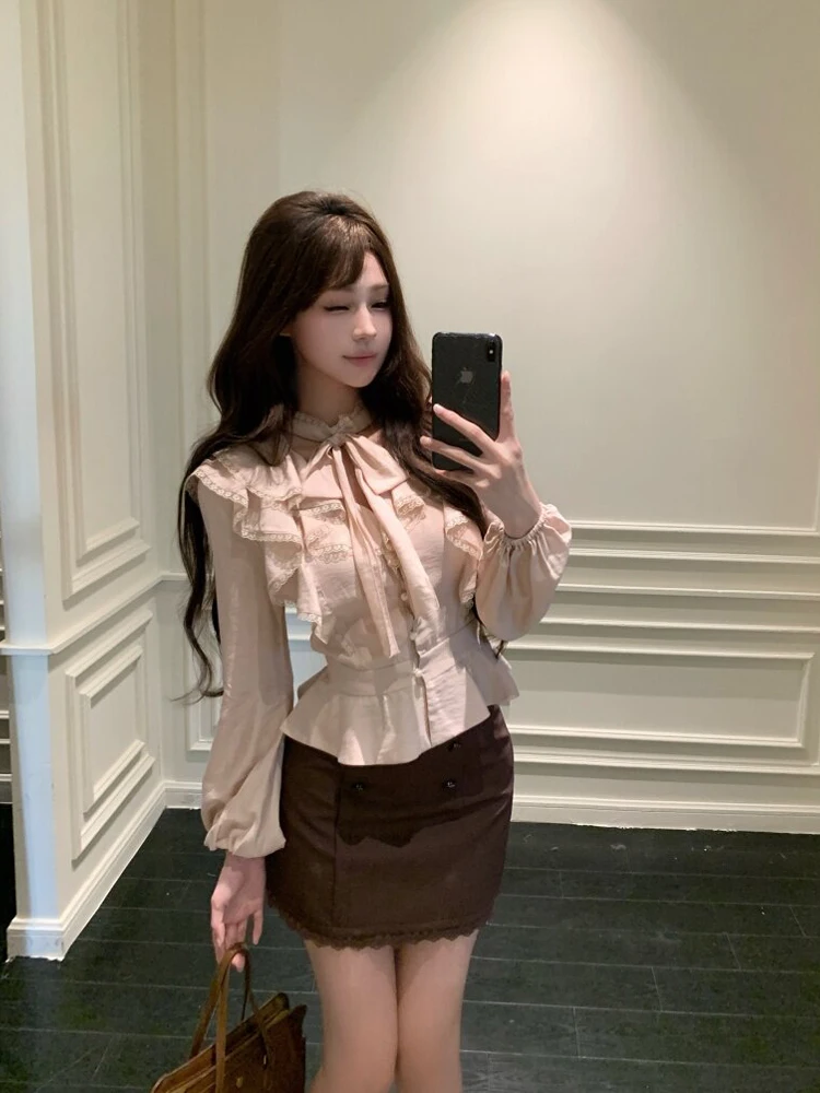 

Весна 2026: Модный дизайн, топ с V-образным вырезом, длинными рукавами и кружевной отделкой, свободный крой, французский стиль, женская одежда для девушек