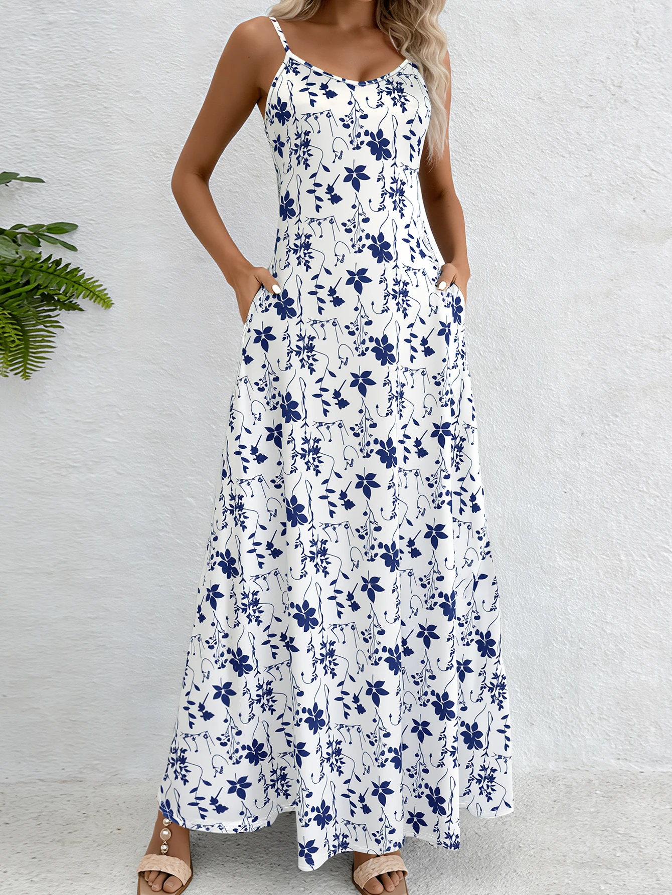 Blaues Maxikleid mit Blumenmuster und Spaghettiträgern für Damen, Sommerliches Lässiges Rundhals-Sommerkleid in A-Linie mit Seitentaschen – Detail 2