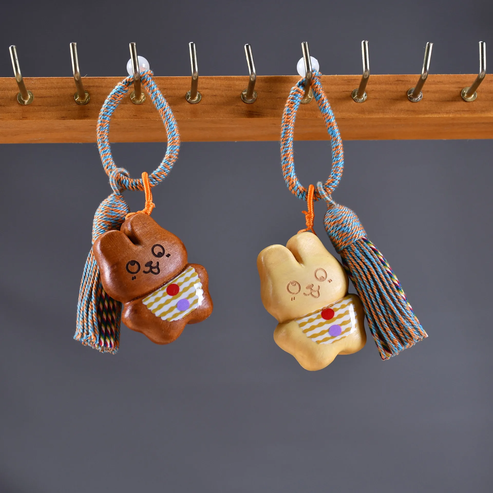 Beech Wood Carved Creative Heart Rabbit Wood Craft Swinging‑tail Cat Keychain Bag Charm Pendant Souvenir Gift