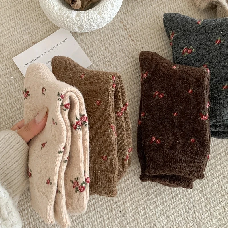 

1/6 pair Women's Socks Thick New Retro Fashion Wool Warm Socks Casual Novelties Sweet Long women Flower Socks Comfort Cute