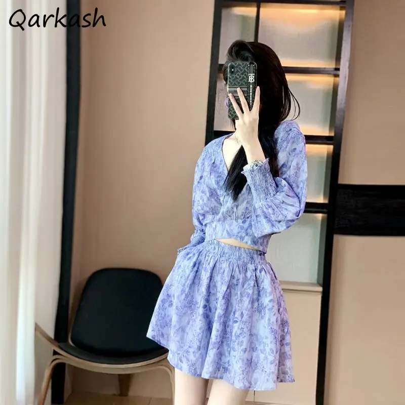 

Blue Floral Women Sets Long Puff Sleeve Midriff Wide Leg Shorts Elastic Waist V-neck Sweet Girls Hot Korean Style Casual Holiday