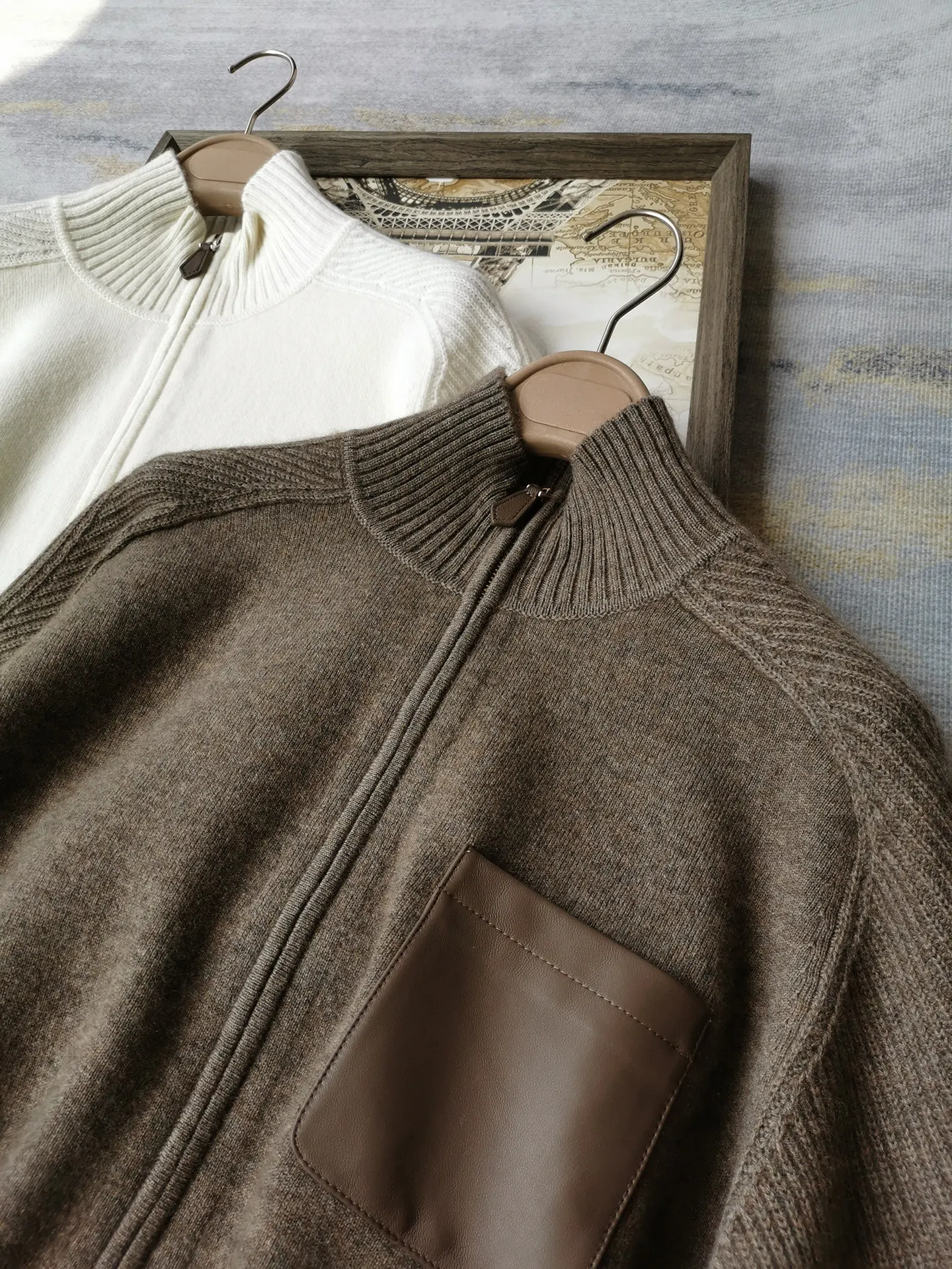 Spliced Leather Pocket, Wool Cashmere Splicing, Stand-up Collar Zipper, Knitted Cardigan, Sweater Jacket
