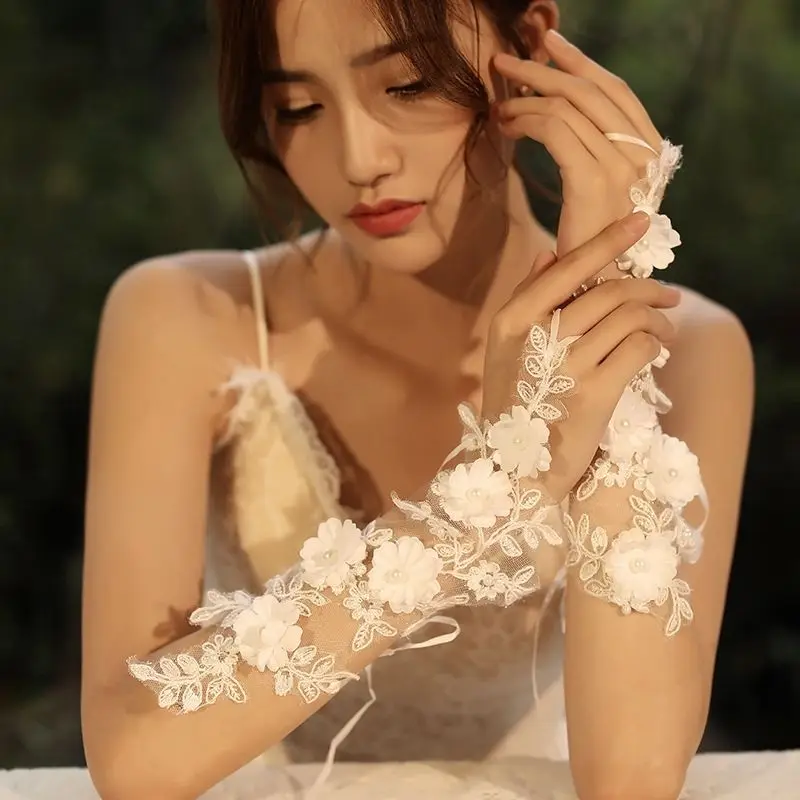 

Перчатки для свадебного платья, красивые рукава-накладки, в стиле Лолита, с 3D цветами, кружевной отделкой, сетчатые, с крючком, для косплея принцессы