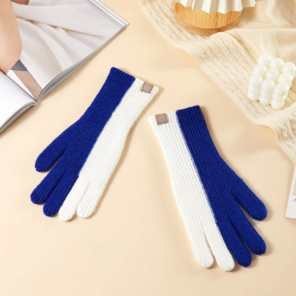 قفازات شتوية محبوكة مريحة بلونين مقاومة للرياح وقابلة للتنفس تعمل باللمس قفازات نسائية مقاومة للبرودة في الهواء الطلق #1