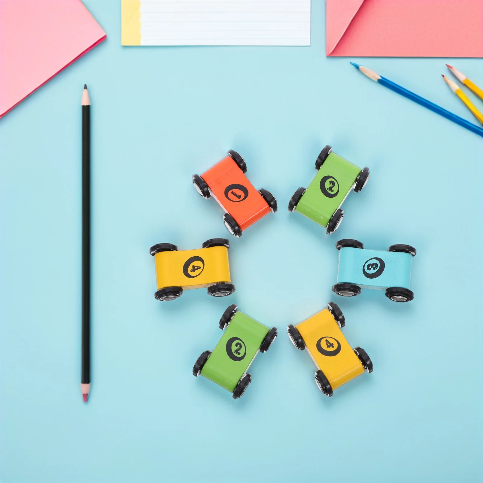 8 szt. Drewnianych Samochodzików Wyścigowych Jasne Kolory Gładkie Bezpieczne Dla Dzieci Tor Wyścigowy Interaktywna Gra Miniaturowy Zestaw Samochodowy