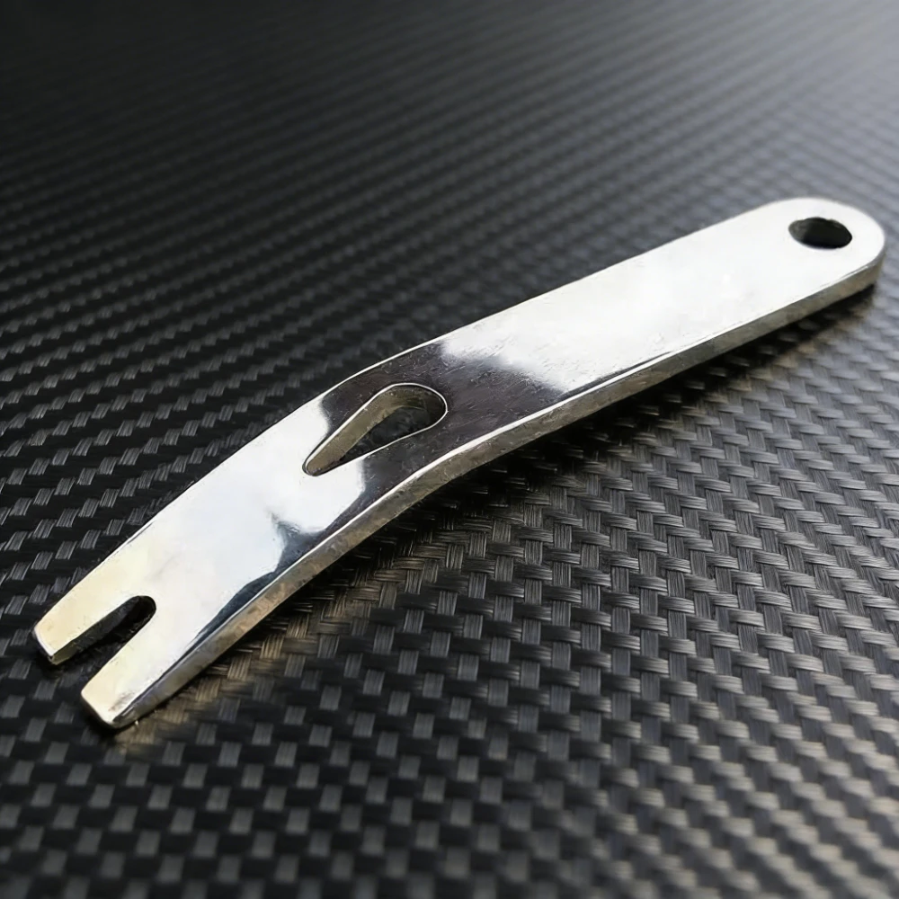 

2026 New Mini Pry Bar Nail Remover Multifunctional Stainless Steel EDC Keychain Outdoor Camping Tool