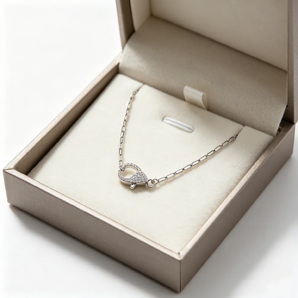 Newly launched CZ paving lobster buckle paper clip necklace, women's necklace, extremely simple chain necklace, daily jewelry