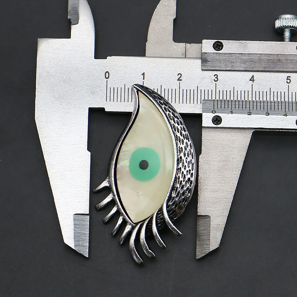 

Fashion Silver-color Eye Shape Brooch Inlaid Mother of Pearl And Resin Pendant Handmade Creative Necklace Jewelry Components 1pc