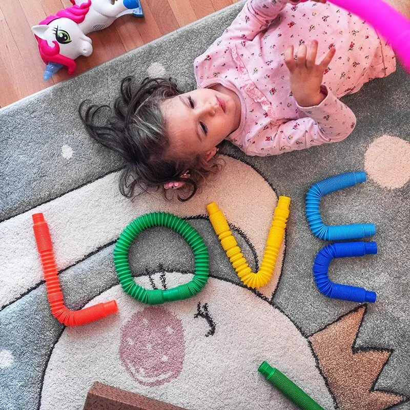 8 Pcs 다채로운 PopTelescopic 튜브 스트레칭 골판지 튜브 어린이 성인 스트레스 릴리프 장난감