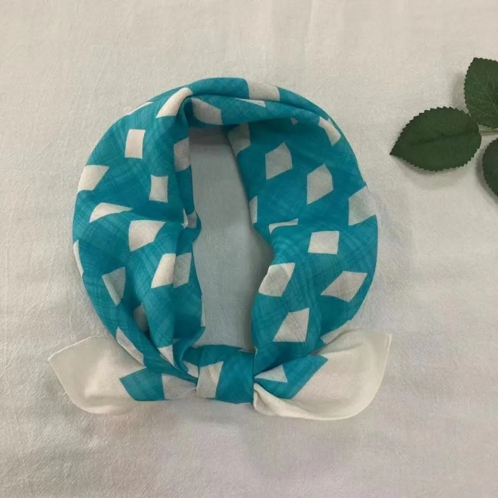 

Fashion Elegant Silk Scarf Comfortable Lightweight Square Headwrap Breathable Skin-Friendly Floral Neckerchief Spring
