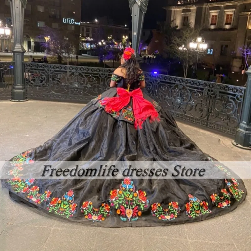 Charro Black Embroidery Quinceanera Dresses Off Shoulder Floral Organza Ruffles Sweet 16 vestidos de 15 quinceañera 2024