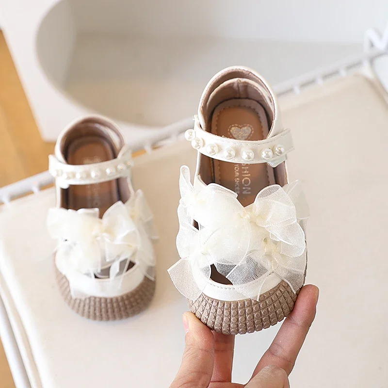

Летние нескользящие детские сандалии с милыми лентами и бантом, нескользящая мягкая подошва, пляжные сандалии для малышей с вырезами, обувь для первых ходунков