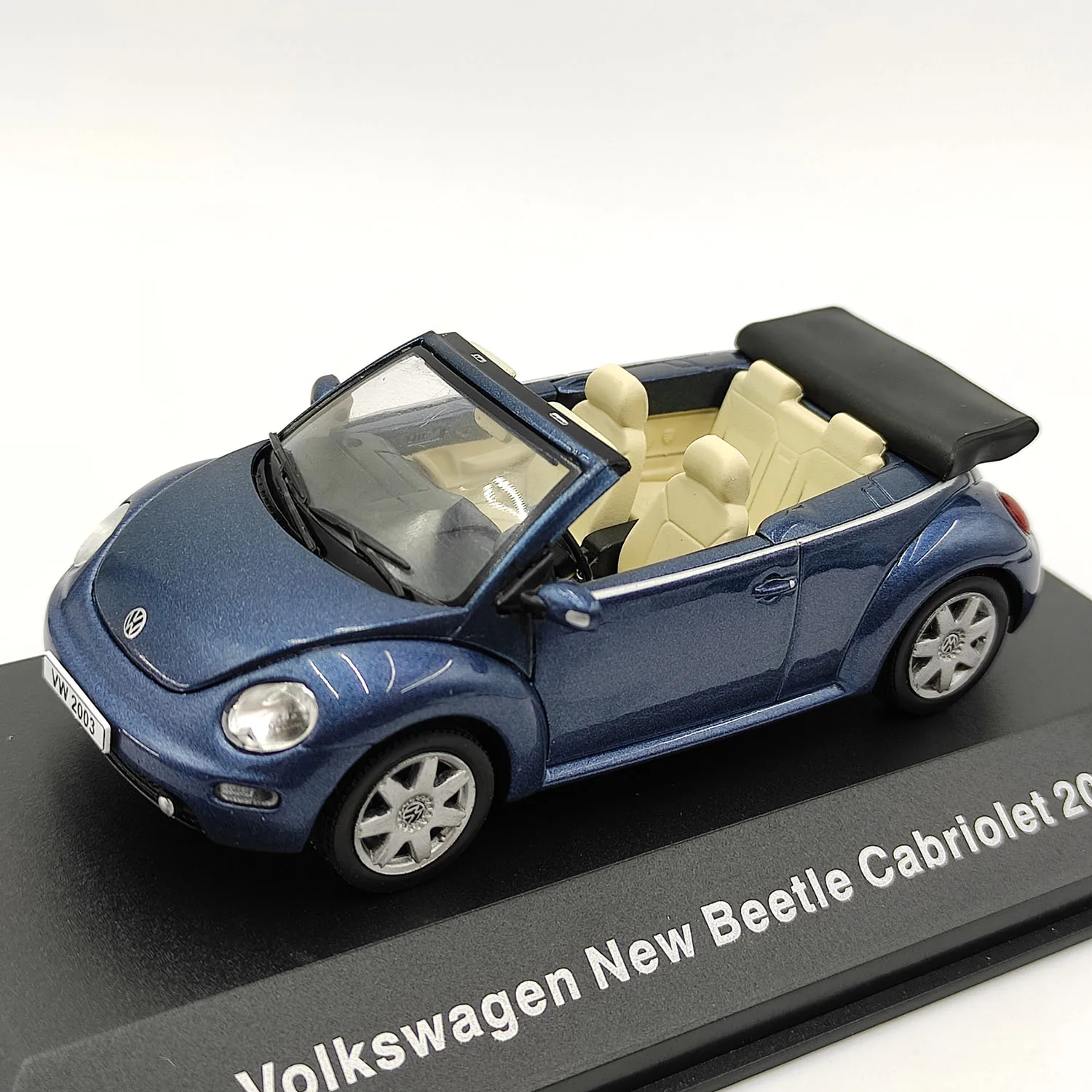 

Diecast IXO 1/43 Scale Volkswagen New Beetle Convertible Simulation Alloy Car Model Collectible Toy Gift Souvenir Display
