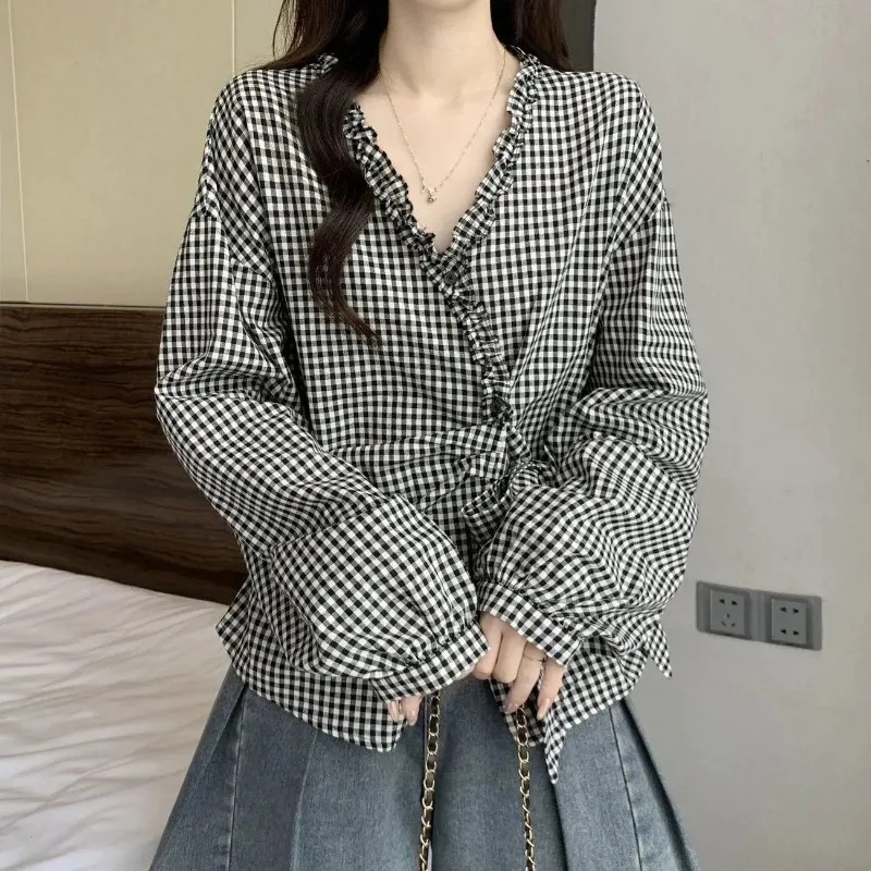 

French Earring V-neck Long-sleeved Shirt for Women Early Autumn 2025 New Top