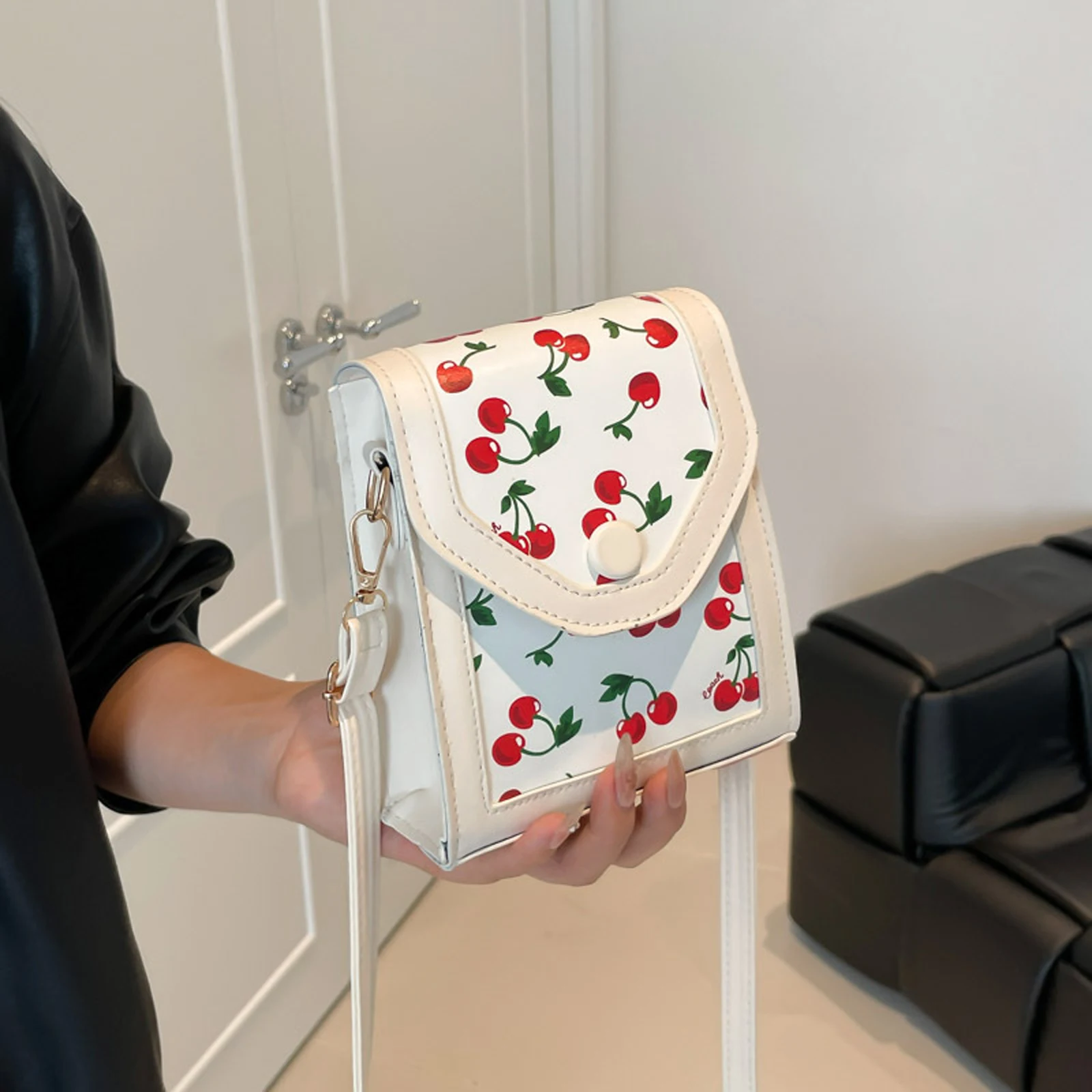 

Women's Cherry Crossbody Phone Purse Fashionable Mini Shoulder Bag for Daily Life, Work, Travel