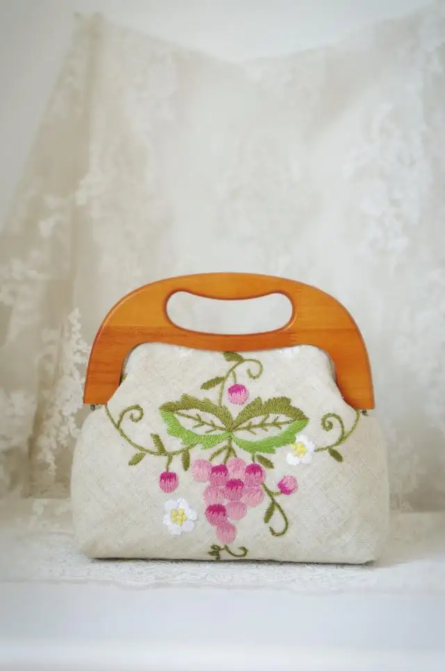 Imagem -05 - Perdido Em-embreagem do Quadro de Madeira do Vintage Natural Mais Punho da Bolsa Flores Bordado de Uva Handmade Boho Bolsa de Linho Evento de Casamento Noiva